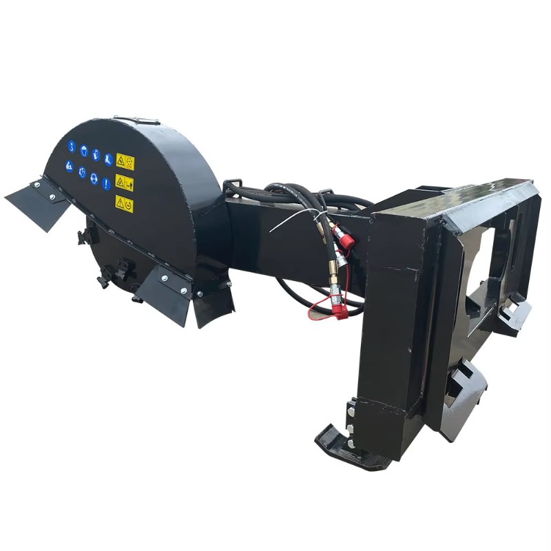 Stump Grinder Attachment - Baumstumpffräse, an einen Kompaktlader angebaut, zum